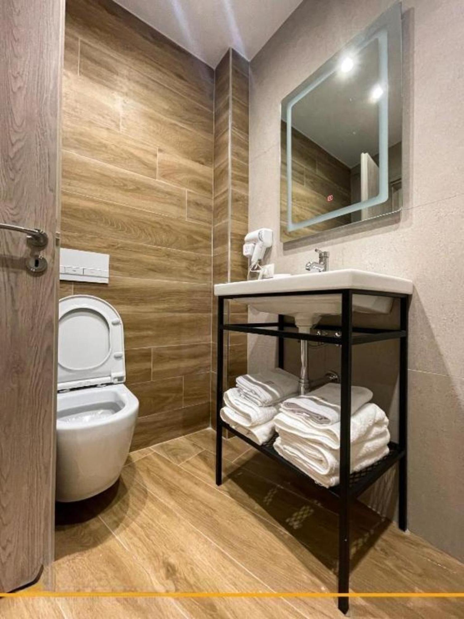 Flori Apartments ساراندا الغرفة الصورة