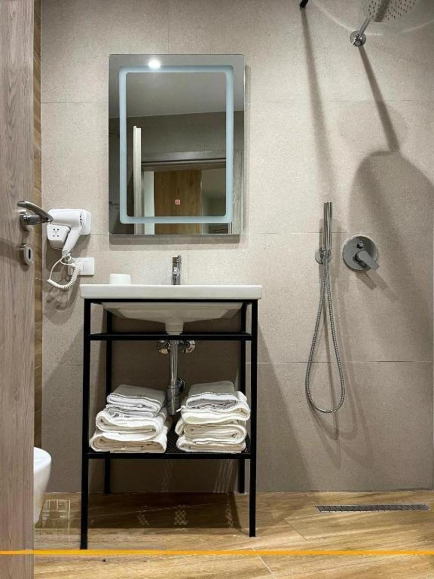 Flori Apartments ساراندا الغرفة الصورة